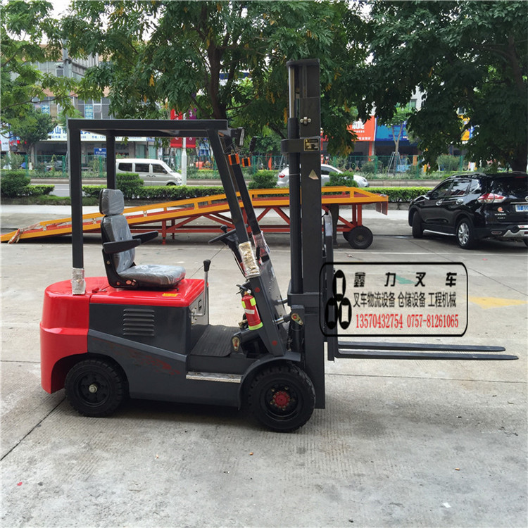 佛山1噸座駕式電動(dòng)叉車現(xiàn)貨