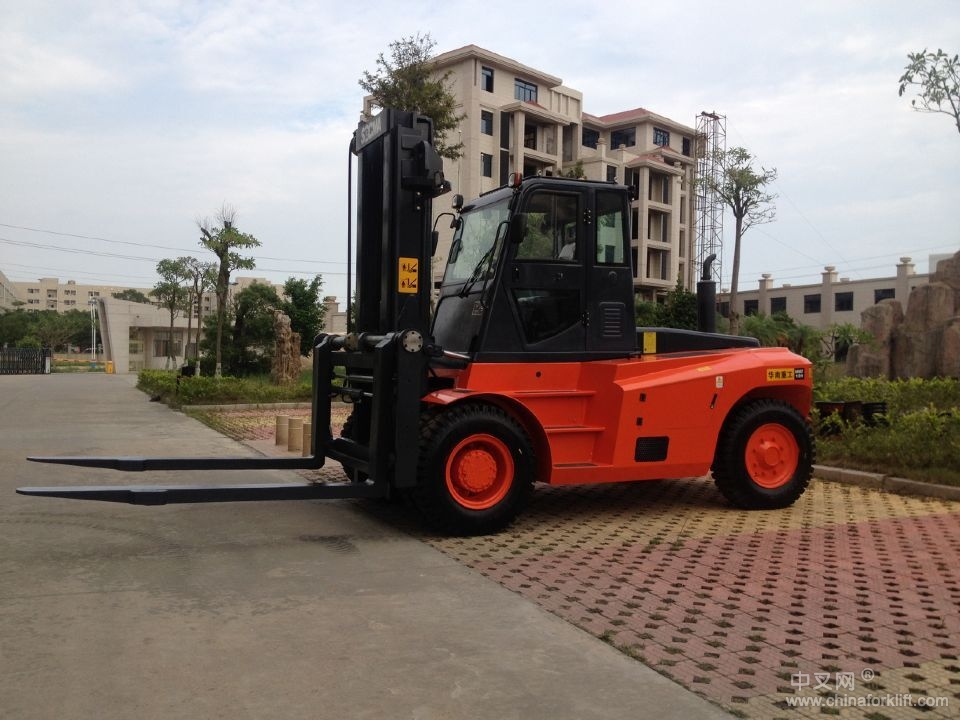 供應(yīng)華南重工內(nèi)燃重型13噸叉車生產(chǎn)廠家對比杭州合力大連13噸叉車價(jià)格 HNF-130