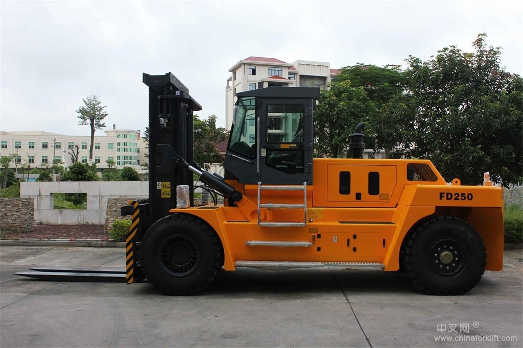 供應華南重工內(nèi)燃重型25噸叉車廠家報價港口碼頭船用集裝箱叉車價格 HNF-250