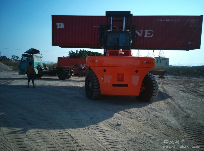供應(yīng)華南重工內(nèi)燃重型30噸叉車港口碼頭船用集裝箱30噸叉車價格 HNF-300