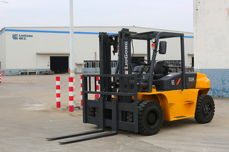 CLG2050H/60H/70H系列內(nèi)燃叉車 CLG2050H/60H/70H