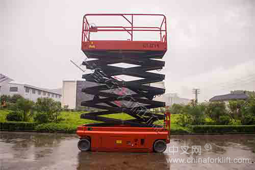 上海自行走剪叉式高空作業(yè)升降平臺(tái)車廠家 GTWY