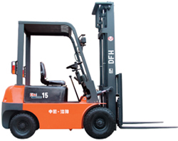 一拖1.5噸內(nèi)燃柴油平衡重叉車 CPC15