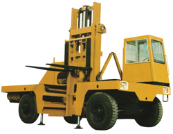供應(yīng)一拖東方紅5噸內(nèi)燃側(cè)面叉車 CCC-5